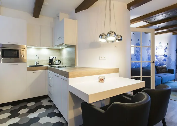 Nyx Rembrandt Square