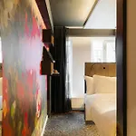 Nyx Rembrandt Square