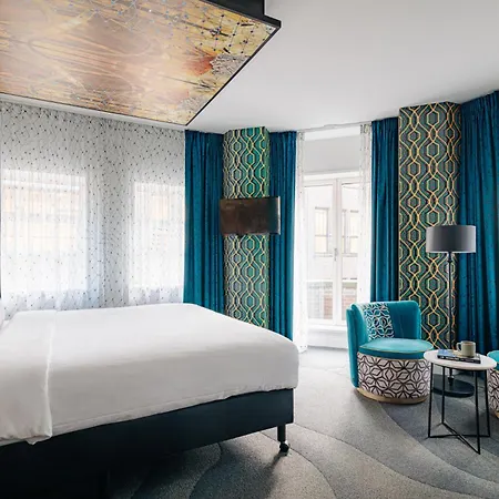 Nyx Rembrandt Square