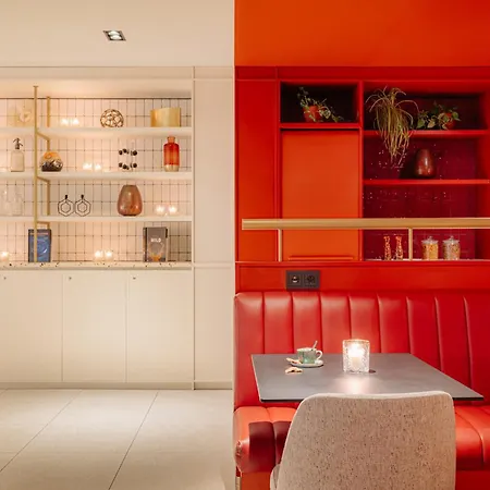 Nyx Rembrandt Square 4*