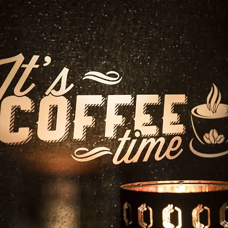 Nyx Rembrandt Square