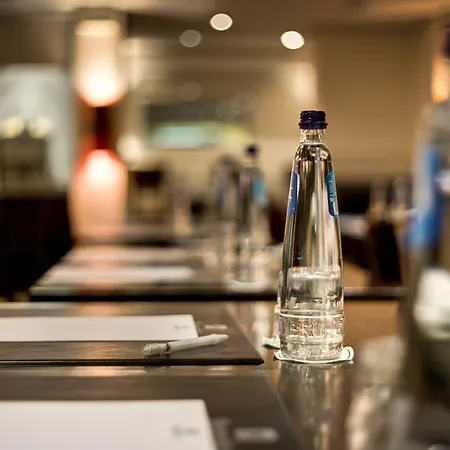 Nyx Rembrandt Square 4*