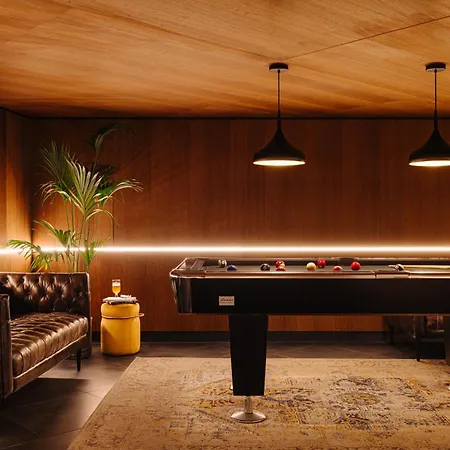 Nyx Rembrandt Square 4*