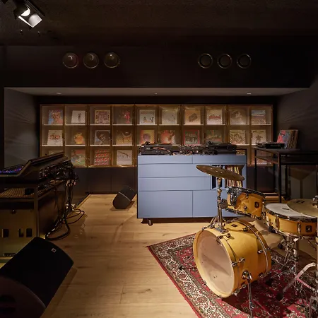 Hotel Nyx Rembrandt Square 4*