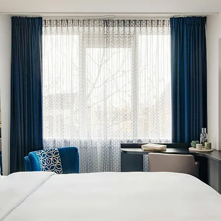 Nyx Rembrandt Square 4*