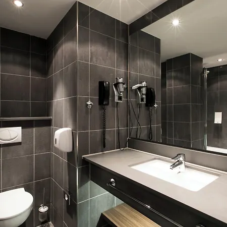 Nyx Rembrandt Square 4*