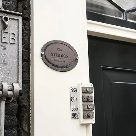 Nyx Rembrandt Square