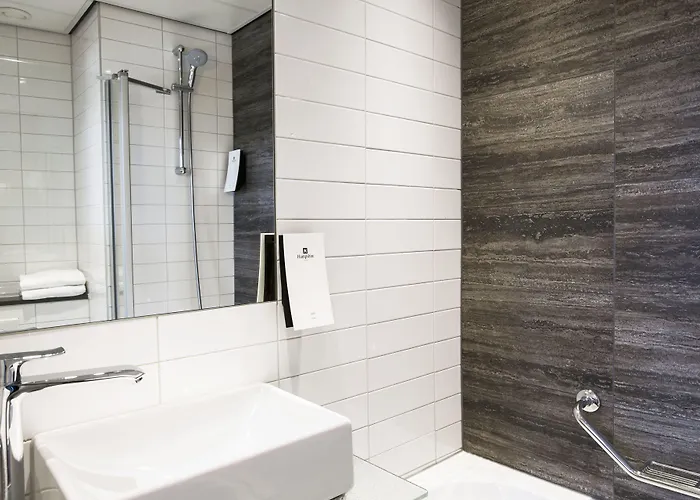 Nyx Rembrandt Square