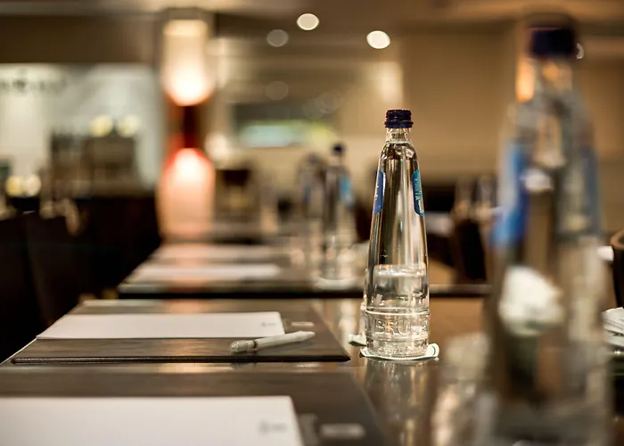 Nyx Rembrandt Square 4*