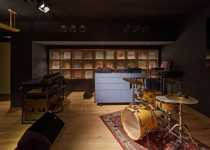 Hotel Nyx Rembrandt Square 4*