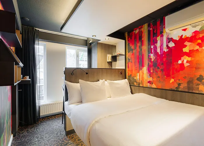 Nyx Rembrandt Square