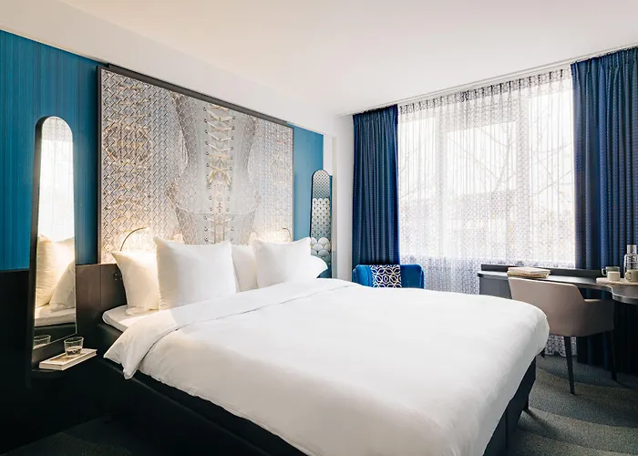 Hotel Nyx Rembrandt Square 4*