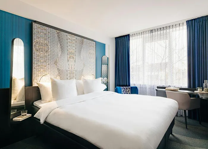 Nyx Rembrandt Square 4*