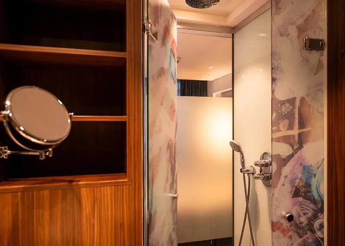 Nyx Rembrandt Square Otel 4*