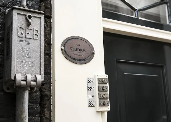 Nyx Rembrandt Square