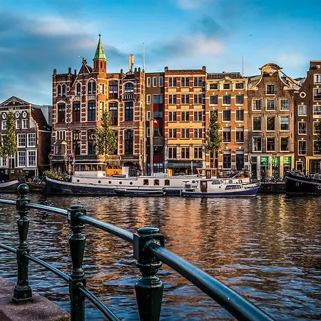 Nyx Rembrandt Square فندق 4*