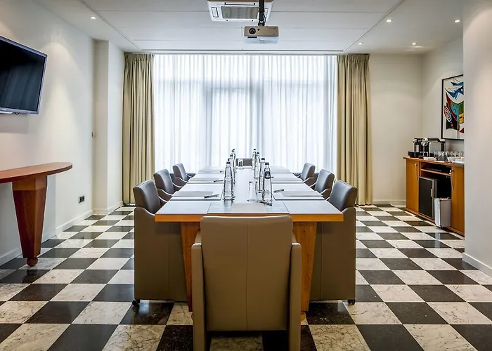 Nyx Rembrandt Square