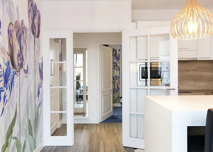 Nyx Rembrandt Square 4*