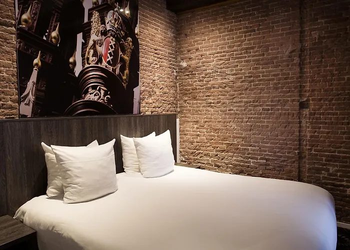 Nyx Rembrandt Square